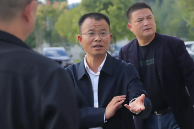 新晃縣委常委、縣委政法委書(shū)記楊海濱到我校視察、指導學(xué)校工作